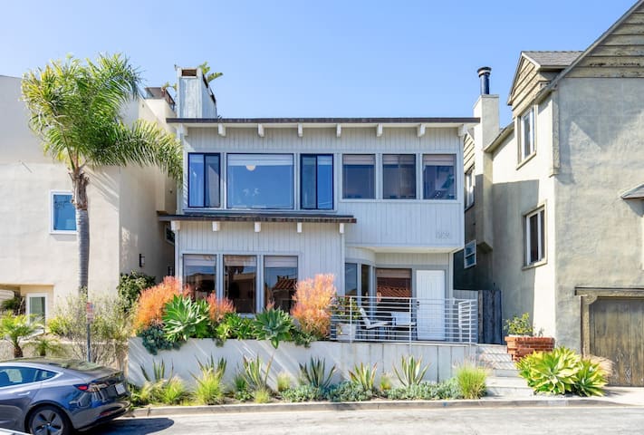 Luxe Retreat Steps to Beach & Shops | Free Parking gallery image 2