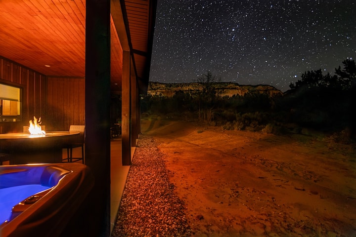 The Hideout: Hot Tubbin' & Zion Lovin