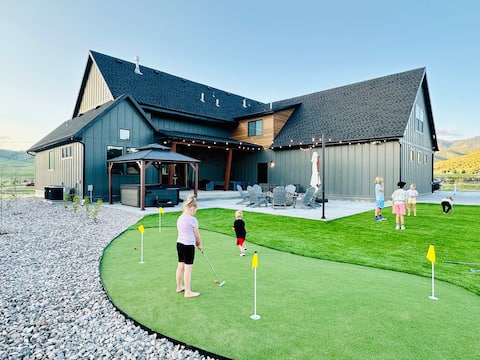 Luxury Home! Hot Tub! Sport Court! Putting Green!