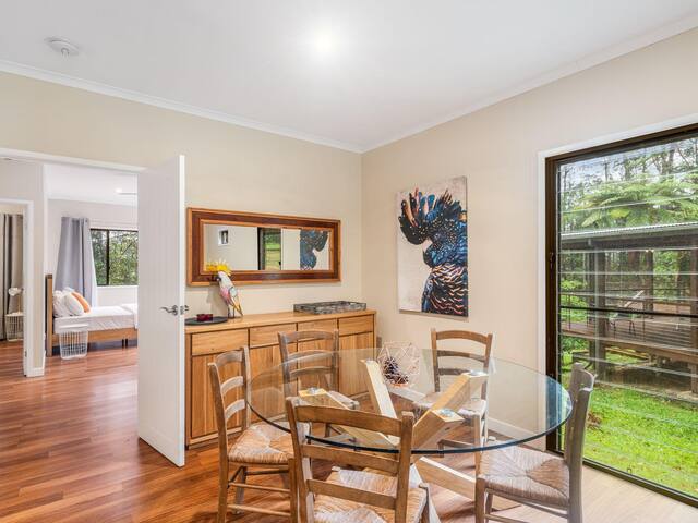 Cockatoo Hideaway – Log House & Cabin gallery image 4