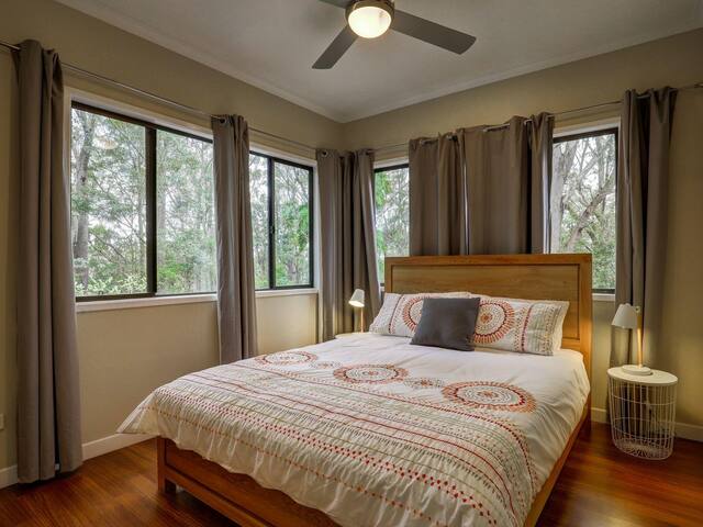 Cockatoo Hideaway – Log House & Cabin gallery image 5