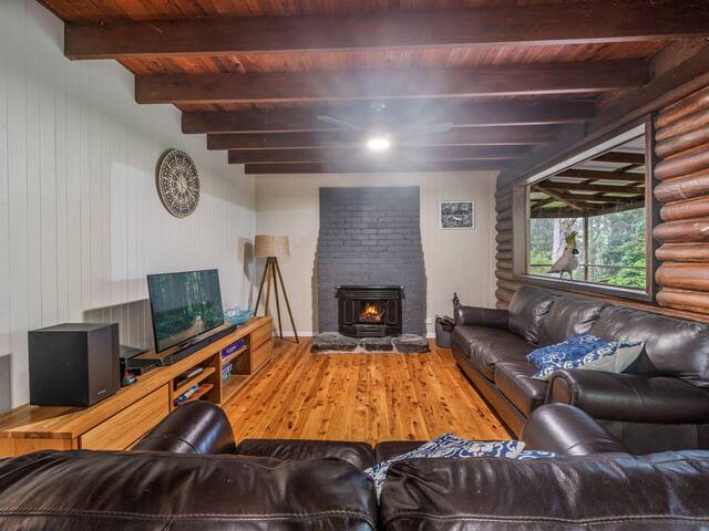 Cockatoo Hideaway – Log House & Cabin gallery image 3