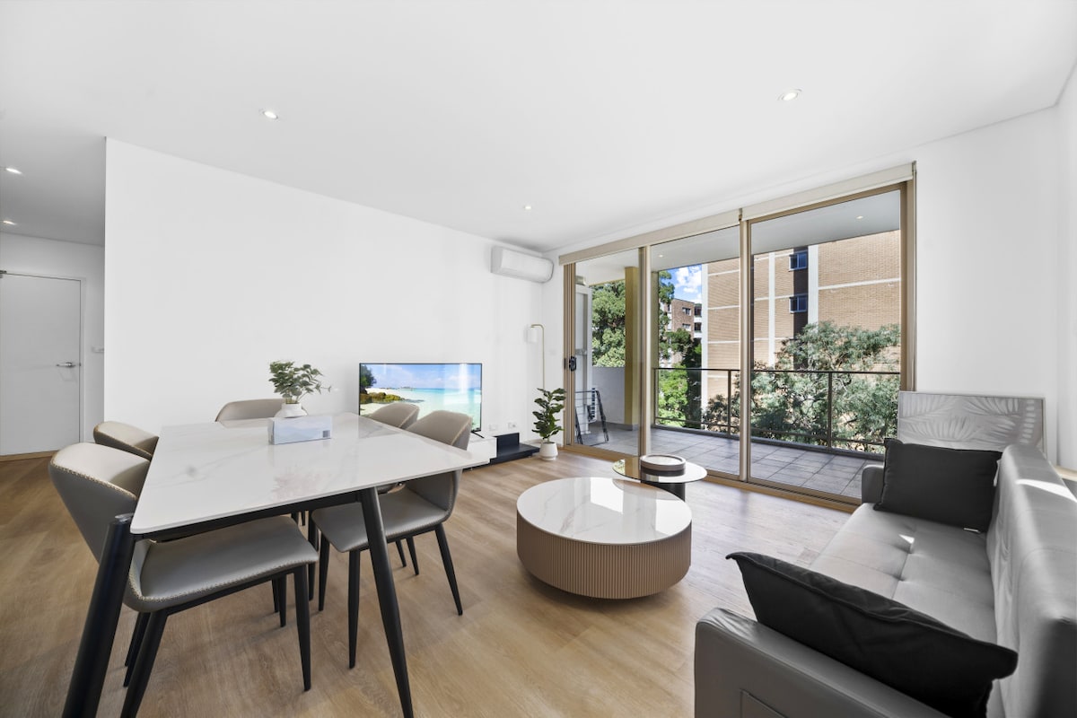 Popular Airbnb listing: Cozy apartment in Chatswood next to train station in Chatswood
