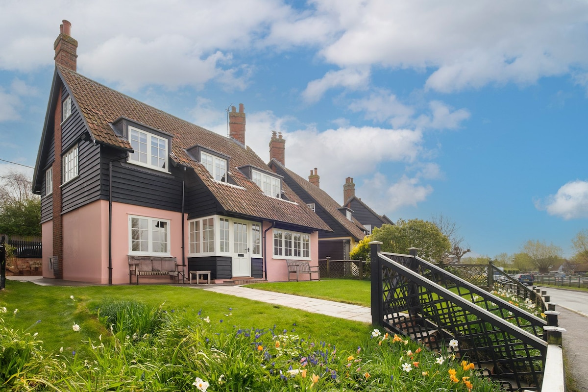 Top performing Airbnb: 9 The Haven in Aldringham Cum Thorpe