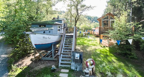 Baumschiff Moby Dick (Baumschiffhotel am Waldbad)