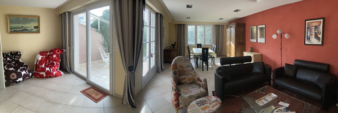 Agence Des Presidents managed Airbnb listing 2