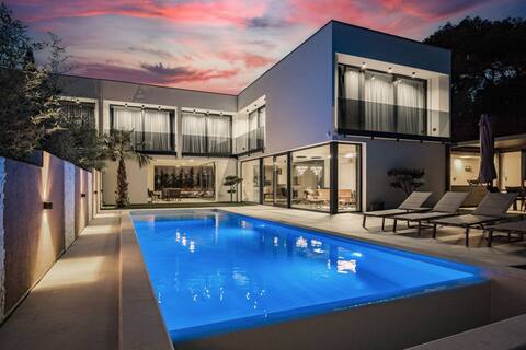 Villa Osea 40 m2 pool sauna 4 en-suite bedrooms