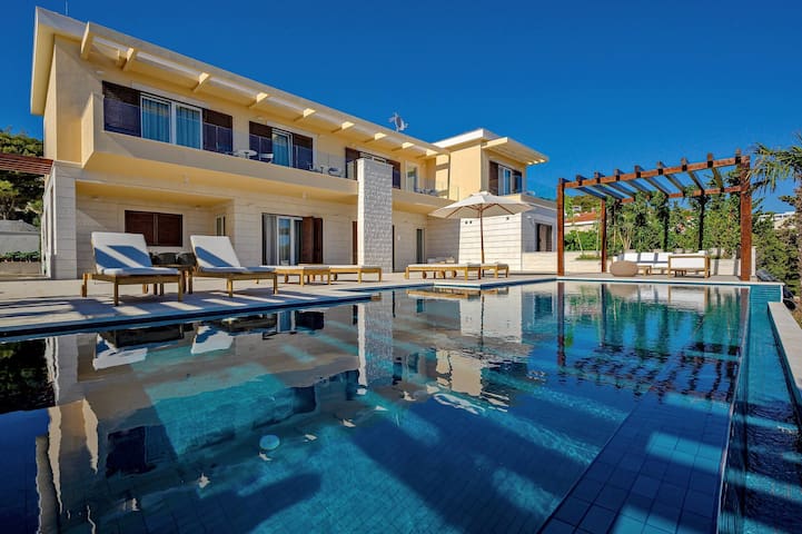 Luxe Villas Collection managed Airbnb listing 2