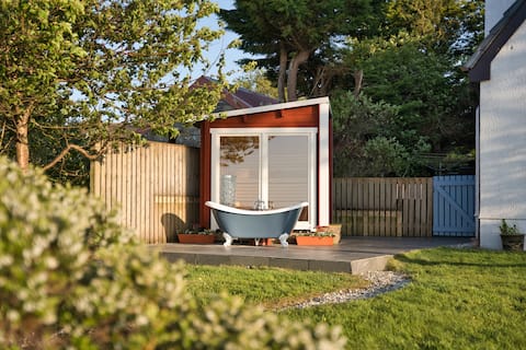 Seaside Sauna Escape at Ptarmigan Cottage