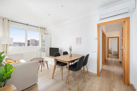 Amazing 3bdr apt in Cornella 1 mins from Metro