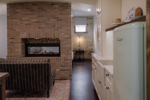 EST 1809 Suite 102 at The Chandler Hotel