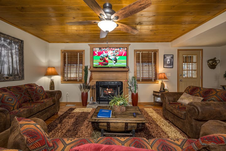 Easy Access - No Mountain Roads - Car Show Ideal - Gatlinburg, TN