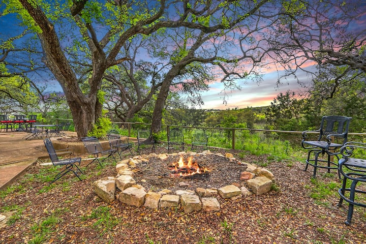 2001 Acre Ranch W/ Trails + Shared Pool & Hot Tub - Johnson City, TX