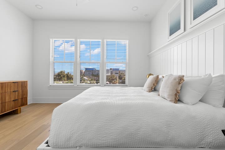 Tam geniş vanna otağı və Ağıllı TV ilə 4 nömrəli çarpayı otağı