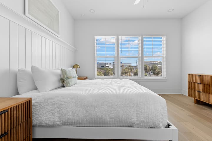 Tam Geniş Hamam Otağı və Ağıllı Televizoru olan 3 nömrəli Kral Yataq Otağı