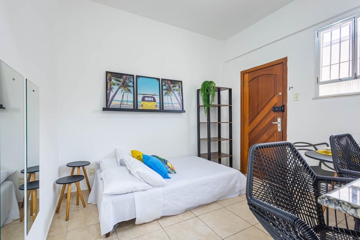 El sofá cama está dispuesto, por defecto, para reservaciones con más de 2 huéspedes.