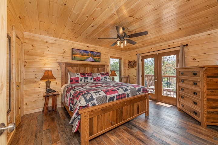 เตียงคิงไซส์พร้อมประตูสู่ดาดฟ้า