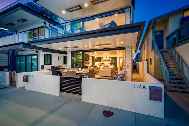 Lower Unit Steps To The Sand - Newport Beach, CA