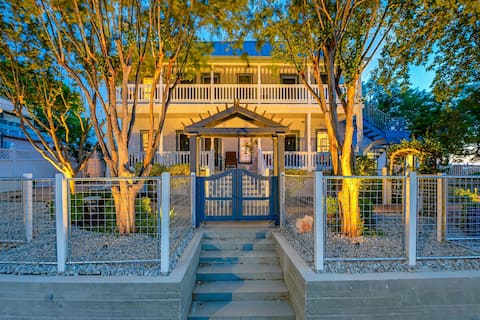 25% Off Oct, Travis Suite, 1 Block To Downtown!