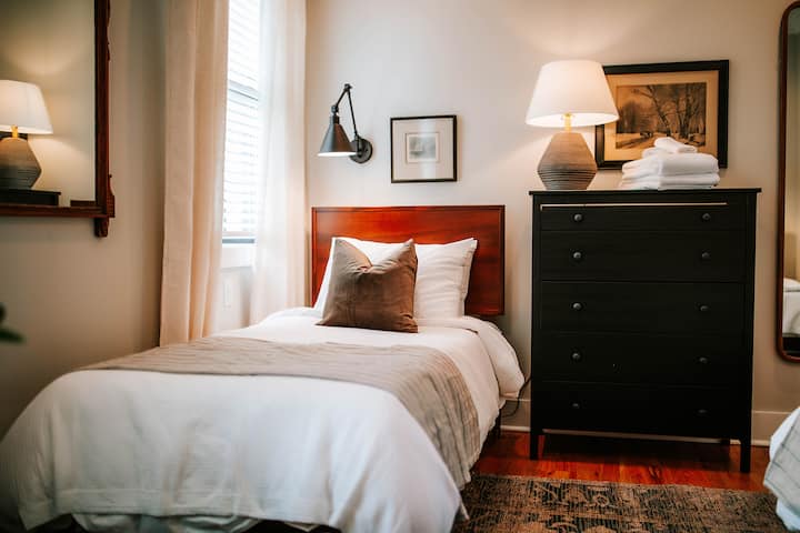 Sleep in blissful comfort! Thus room features two twin beds with organic cotton linens and EXTREMELY comfortable mattresses, ensuring a restful night's sleep