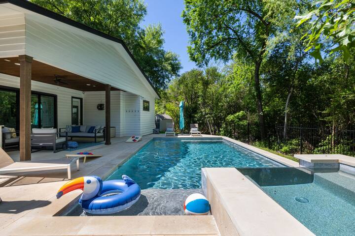 Luxury Retreat – Pool & Spa – South Austin Oasis