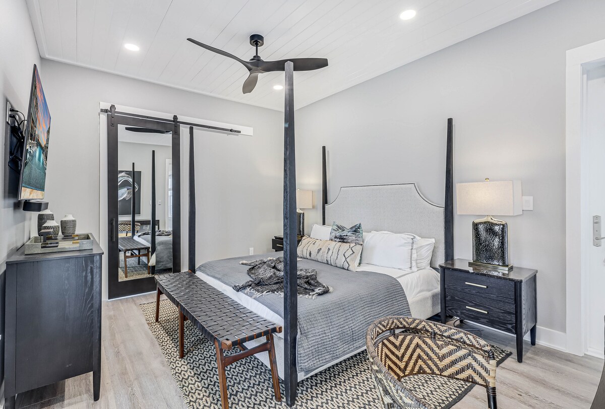 主加大双人床套房， 2楼。 