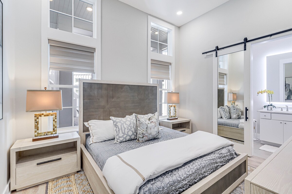 加大双人床套房，一楼。 