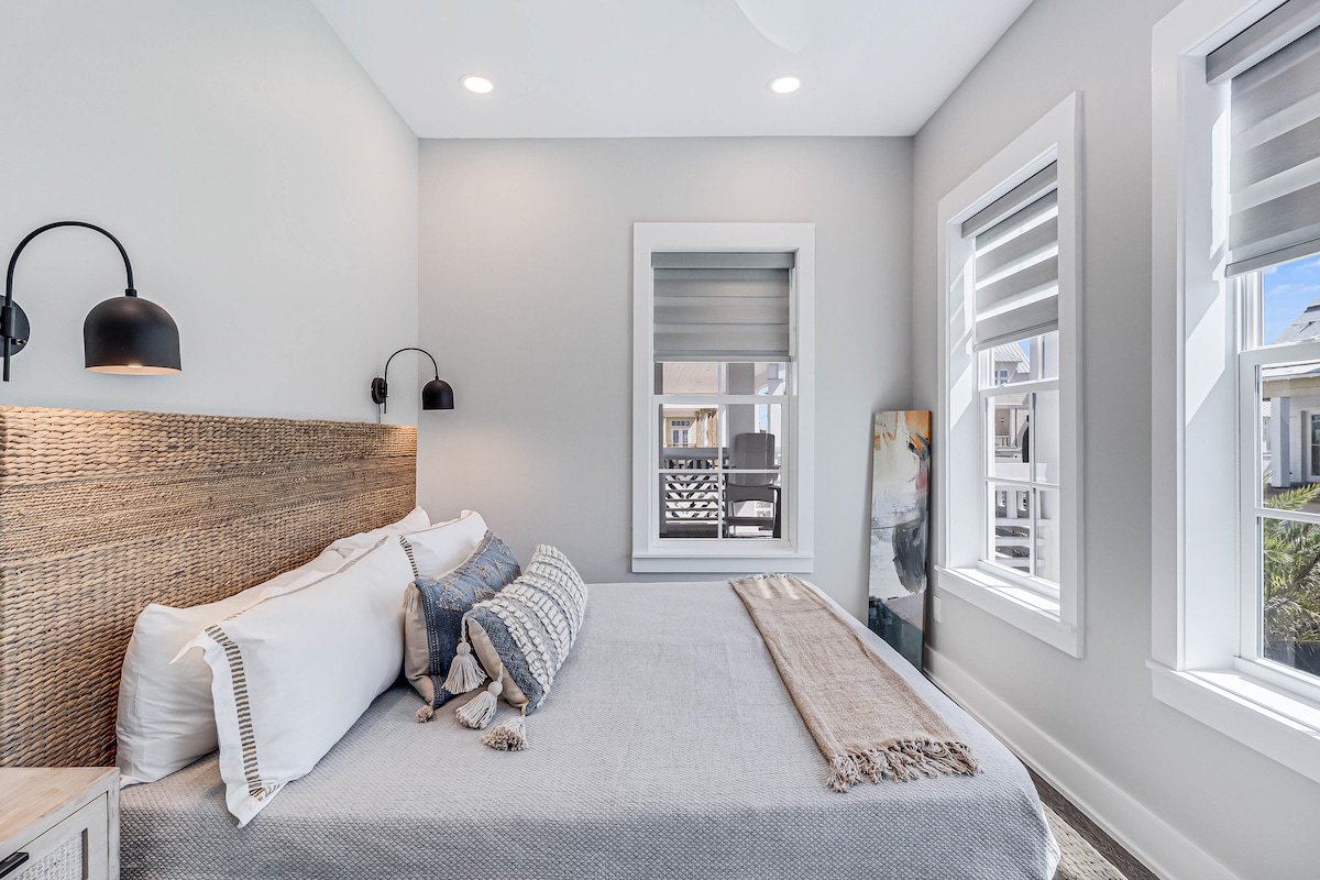 第四间加大双人床卧室，位于2楼。 