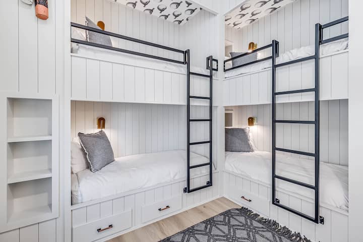 Segundo dormitorio con literas, primer piso. 