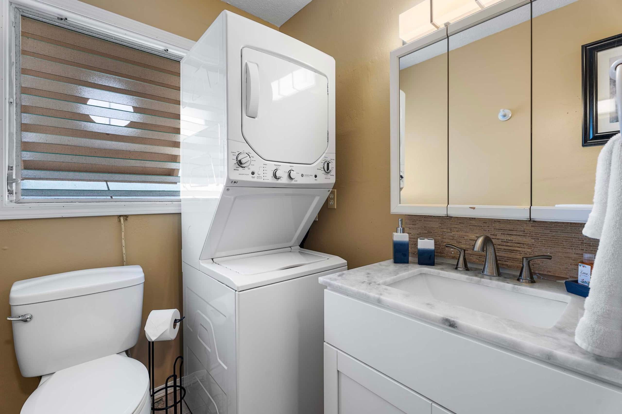 Condo in Kailua-Kona · ★4.73 · 2 bedrooms · 3 beds · 2 private baths - Image 15
