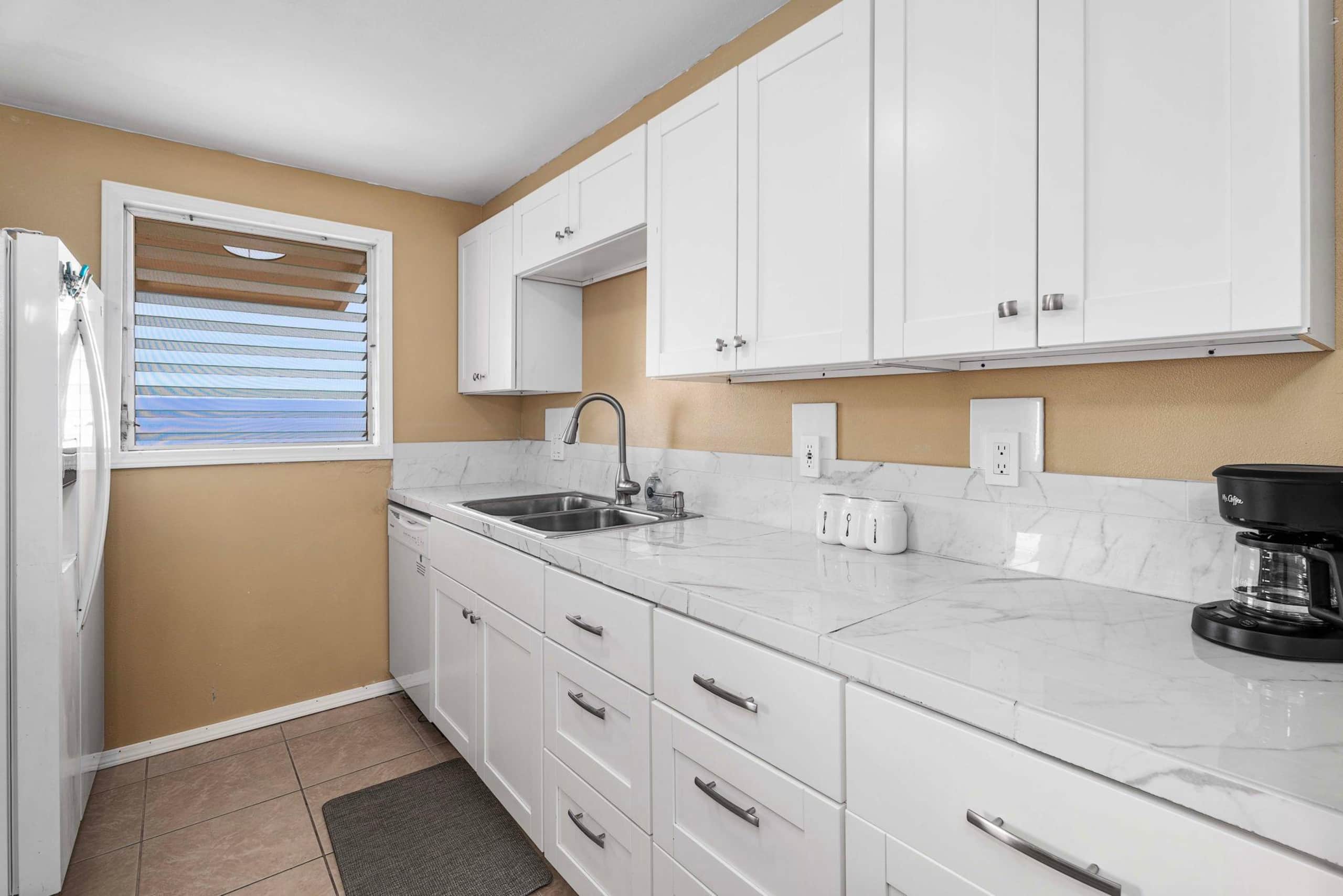 Condo in Kailua-Kona · ★4.73 · 2 bedrooms · 3 beds · 2 private baths - Image 9