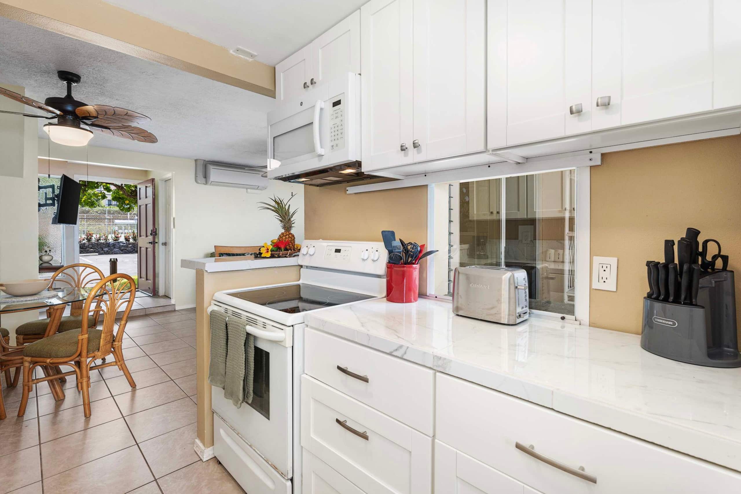 Condo in Kailua-Kona · ★4.73 · 2 bedrooms · 3 beds · 2 private baths - Image 10