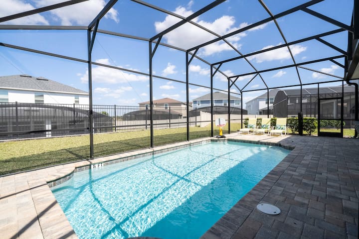 DLuxx Vacation managed Airbnb listing 3