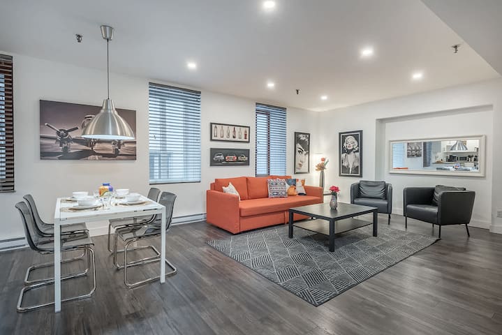 Spacious Dual Apartment Stay by City Hall