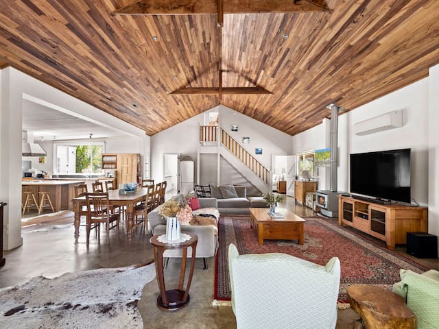 Wisteria Vines Estate—Rustic Elegance by the Coast