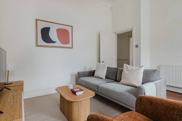 Blueground | Earls Court, nr shops, dining & tube