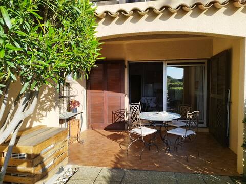 Garden level for 4 people with terrace at the St C