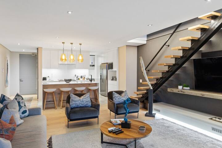 Elements on Battery gallery image 4