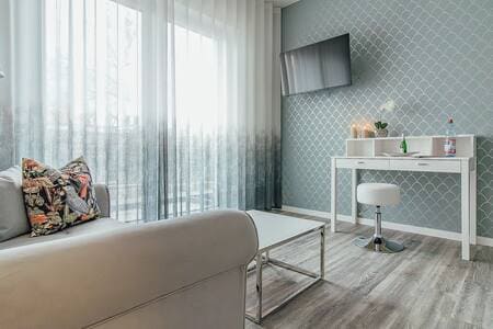 Popular Airbnb listing: Ulmen Krone apartments with terrace to the garden in Eutritzsch