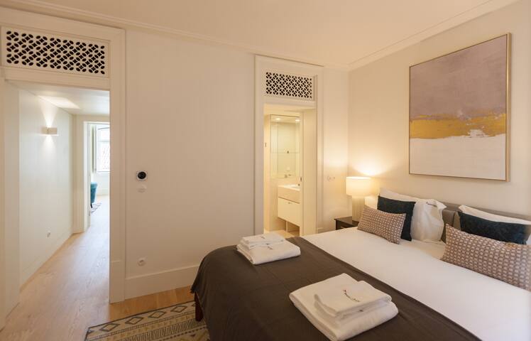 FLH Downtown Central Stylish Apartment gallery image 3