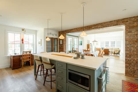 Village Retreat - Stylish + Historic Hudson Valley