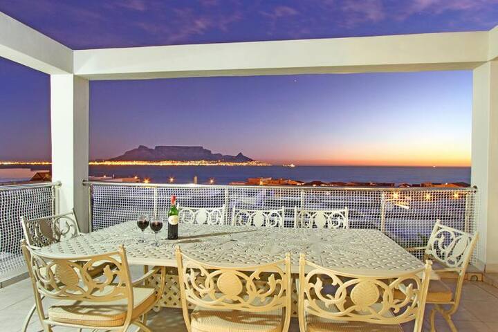 Exceptional Home in Blouberg with Ocean Views gallery image 2