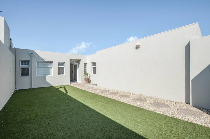 Exceptional Home in Blouberg with Ocean Views gallery image 5