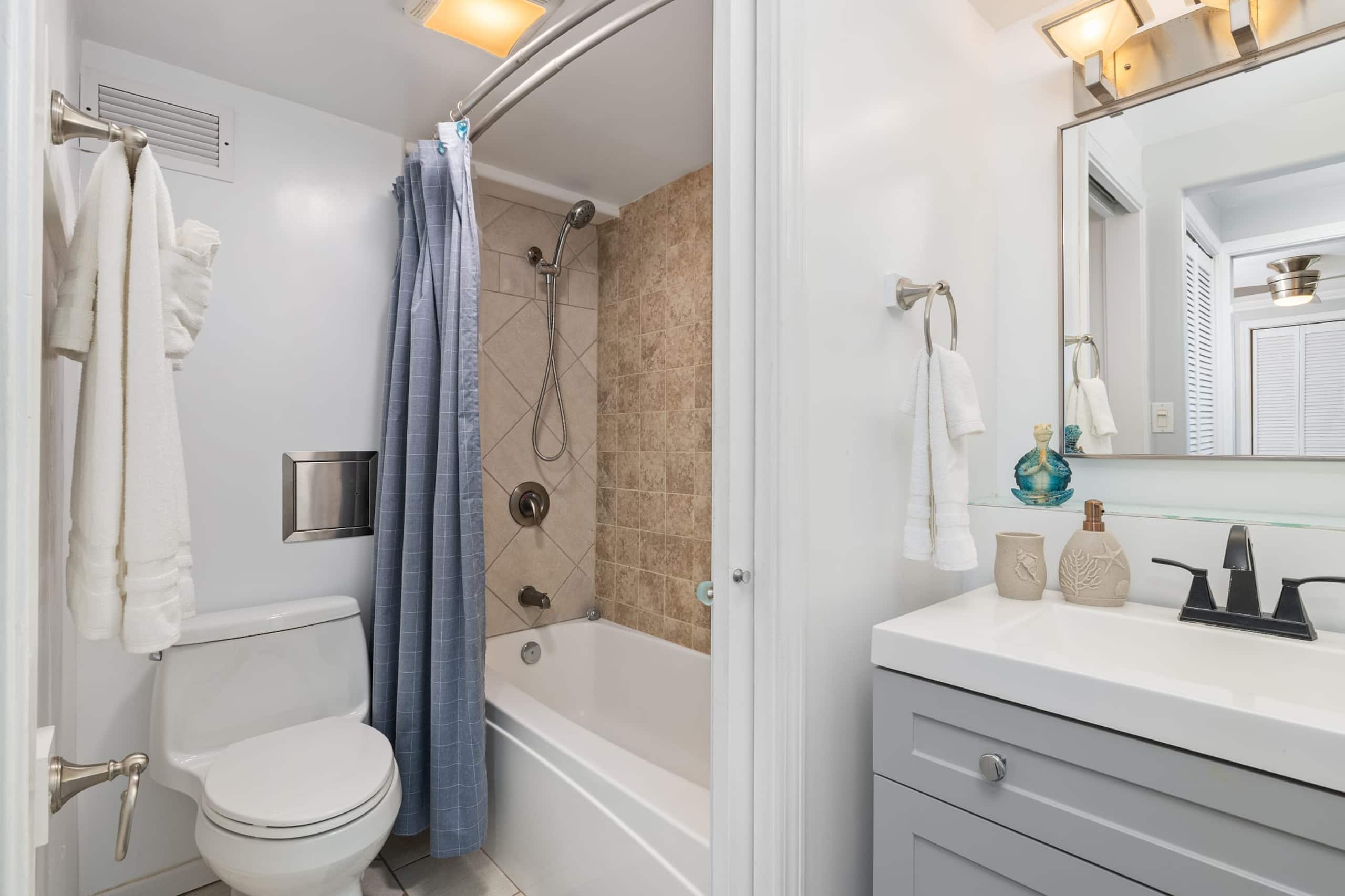 Condo in Hauula · ★4.83 · 1 bedroom · 2 beds · 1 private bath - Image 14