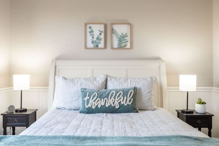 Manželská posteľ na prízemí