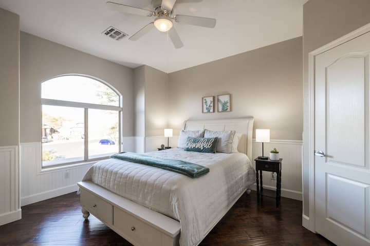 Spálňa s manželskou posteľou