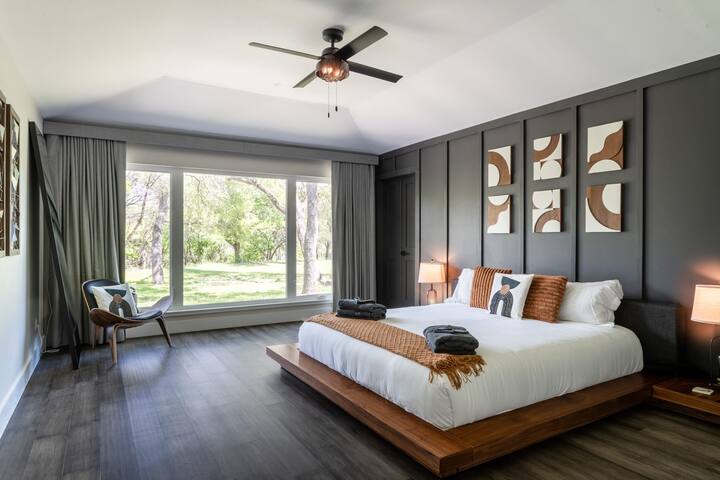 Upstay—Stunning Farmhouse, 10 acres w Private Pool gallery image 2