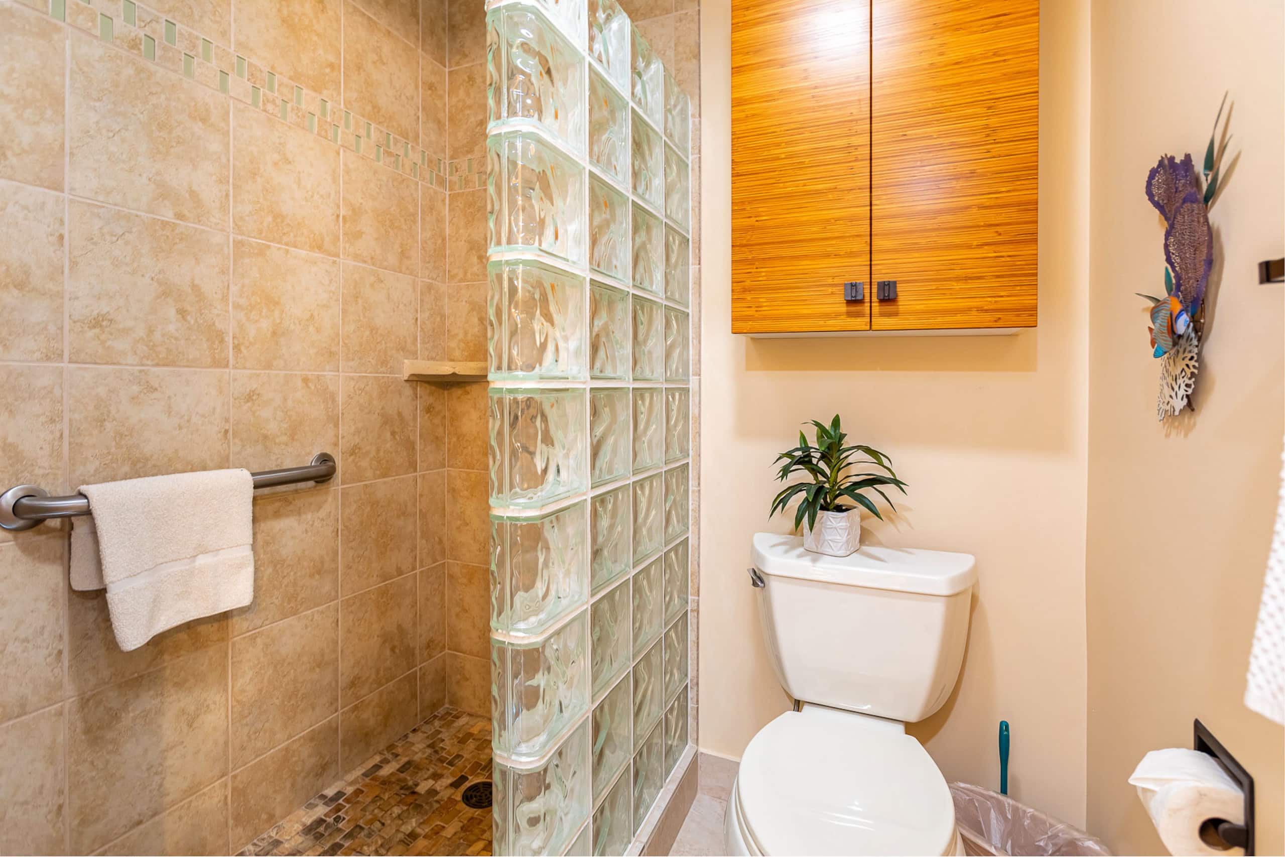 Condo in Kihei · ★5.0 · 1 bedroom · 2 beds · 2 private baths - Image 18
