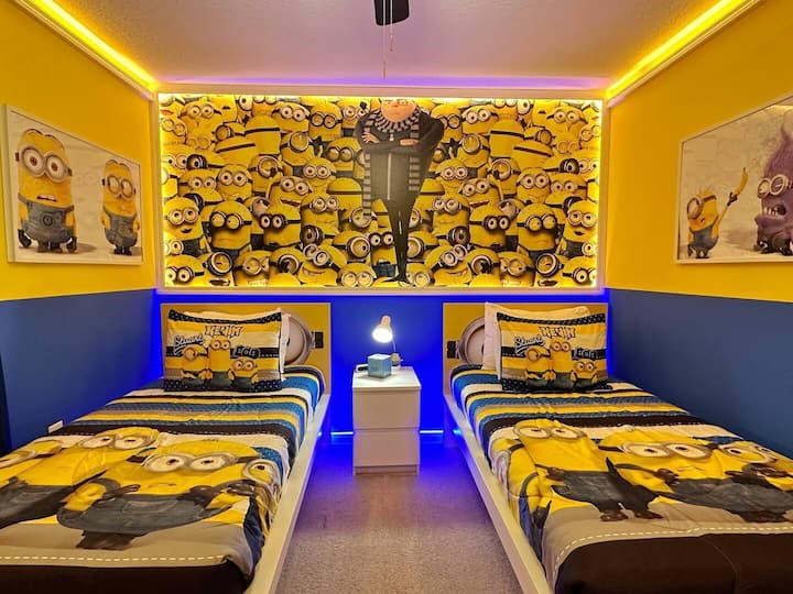 “¡Bello!” Los niños se volverán locos por esta divertida y vibrante habitación de Minions. 