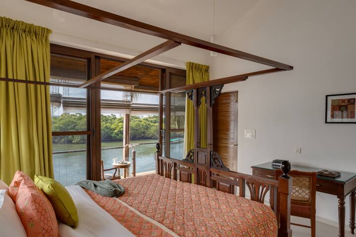 Rooms: Bedroom